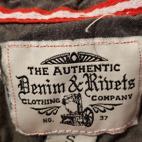 Pattern white short sleeve button down - Picture 2 of 3